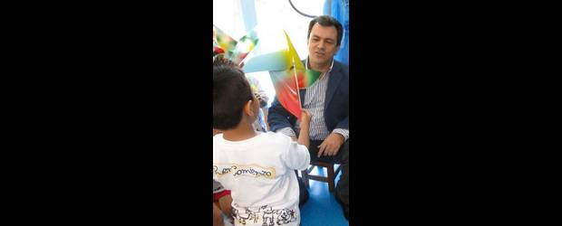 Niños de La Aurora tienen un castillo verde | Cortesía | La comunidad de La Aurora recibió ayer su nuevo jardín infantil.
