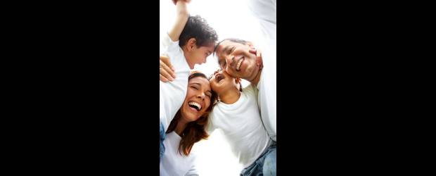 Red Papaz, vigía de los niños | Shutterstock | Temas como el consumo del alcohol y cigarrillo, educación sexual y lo que transmiten los medios de comunicación son los que aborda Red Papaz, buscando que la primera información que reciban los menores sea en el hogar.