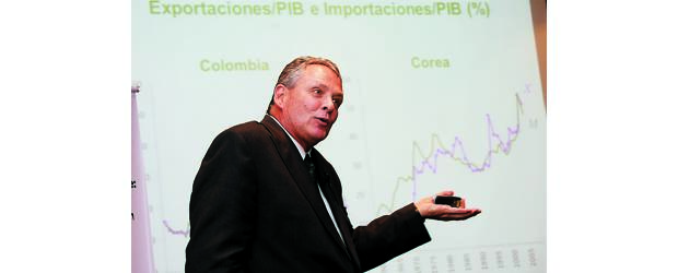 El Emisor olfatea las posibles 'burbujas' | Juan Antonio Sánchez | Para el codirector del Banco de la Repúblicia, Juan José Echavarría Soto, es muy difícil hacerle entender al país por qué se suben las tasas de interés. Uno de sus argumentos es que la tasa de interés real es muy baja.