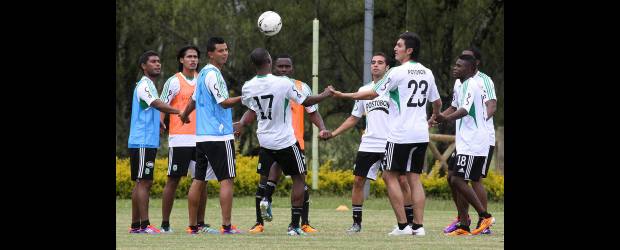 Nal-Huila: vale la pena el 'madrugón' | Róbinson Sáenz | En Nacional ya comparten prácticas los jugadores contratados en los últimos días, aunque no pueden jugar todavía en la Liga Postobón. Daniel Torres (23) y Avilés Hurtado (18) dicen sentirse plenos por el buen recibimiento y por la calidad de colegas que encontraron en el campeón colombiano.