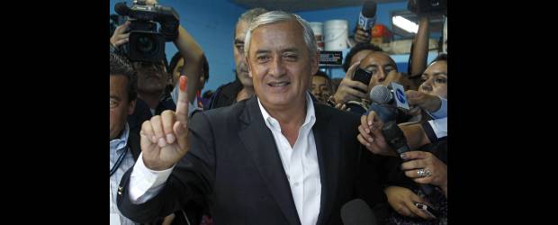 Los guatemaltecos se la jugaron por su futuro | Moises Castillo, Ap - Ciudad De Guatemala | Según las encuestas, el candidato con mayor posibilidad de ganar la presidencia de este país centroamericano es el general retirado Otto Pérez Molina, del derechista Partido Patriota.