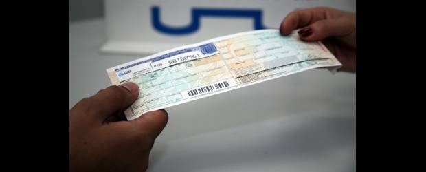 Verifique su Soat en el sistema Runt | Aunque el Soat no esté cargado en el Runt, si el documento fue comprado en los puntos autorizados, su vigencia no está en riesgo. Cómprelo en sitios donde haya computador. Verifique que se trate de papelería en forma continua.