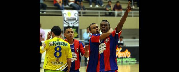 Bello Innovar le apunta a otra corona en futsal | Edwin Bustamante | La final de la tercera edición de la Copa Postobón profesional de fútbol de salón arrancará hoy en el coliseo Tulio Ospina de Bello entre Bello Innovar y Saeta de Bogotá. Lástima que la Federación programe la fiesta del futsal un jueves.