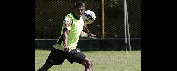 Domingo que impulsa defender el liderato | Hernán Vanegas | Lionard Pajoy cree que la mejor forma de defender y continuar en el liderato es "atacando al Deportes Tolima y mentalizándonos para conseguir una victoria que ratifique nuestros progresos como equipo y familia que somos".