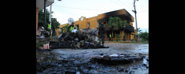 Asonada, una crónica anunciada | Colprensa | La Policía entregó un balance de 22 municipios en donde se registraron asonadas, destacando que los casos más delicados se presentaron en El Paso (Cesar) y en Ponedera (Atlántico), en la fotografía. La autoridad policial indicó que este año se presentó una disminución de la turbación del orden público en relación con el 2007, en un 71 por ciento.