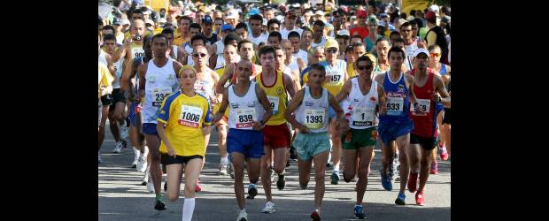 Diego Colorado adelantó fiesta de Navidad | Juan Antonio Sánchez | Cerca de 1.500 atletas hicieron parte de la Carrena Navideña 10K Protección, que fue ganada ayer por el antioqueño Diego Colorado (1).