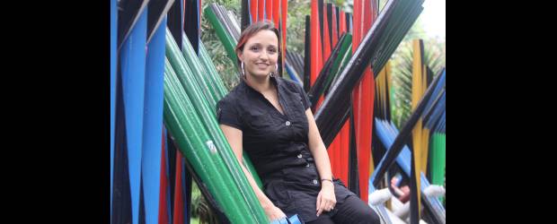 Con su revista, a Sara le sonó la flauta | Julio César Herrera | Sara Melguizo no deja de sorprenderse con el poder que tiene la música. La vive a plenitud y la defiende a capa y espada. Entre las campañas que promueve están Por un músico bien pagado y No a la payola. Hace parte de la Mesa de Competitividad de la Música y los sábados tiene programa en la emisora de la UN.