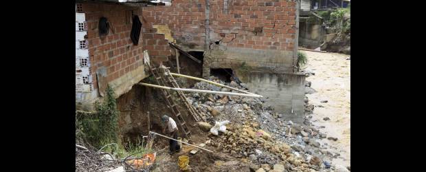 La García todavía genera preocupación en Bello | Manuel Saldarriaga | Con la ayuda del Área Metropolitana y de Colombia Humanitaria, la Alcaldía de Bello ha canalizado un tramo de 600 metros de la quebrada La García. Más de dos kilómetros y medio faltan por ser intervenidos.