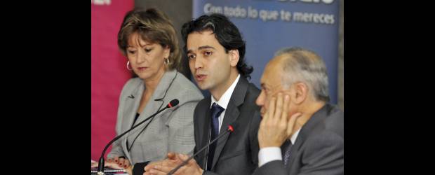 Triple alianza de más beneficios | Cortesía | La directora de Comfama, María Inés Restrepo de Arango, el presidente de Une EPM Telecomunicaciones, David Escobar Arango, y el director de Colsubsidio, Luis Carlos Arango Vélez, durante la presentación de la triple alianza.