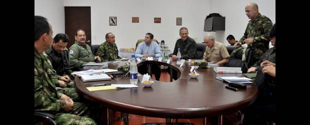 Evalúan ataques y daños a radar en Cauca | Cortesía | El ministro de Defensa, Juan Carlos Pinzón, encabezó ayer una reunión en Popayán para evaluar con los altos mandos militares y de Policía los recientes ataques de la guerrilla en el departamento de Cauca.