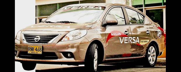 Versa un Nissan muy familiar | Con su tecnología Pure Drive Nissan busca que la conducción sea mucho más eficiente, económica y minimice las emisiones de gases a la atmósfera.