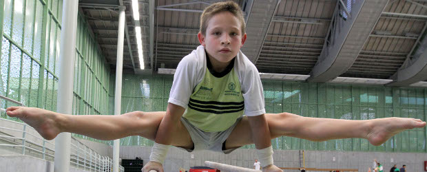 Dilan, un campeón sin miedos | Julio César Herrera | Dilan Jiménez cumple religiosamente con los entrenamientos bajo la orientación del ex gimnasta Leonardo González, quien asegura que si el niño continúa con su proceso de formación terminará en la élite de este deporte.