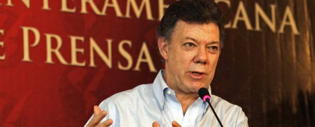 Presidente Santos reitera compromiso de su Gobierno con la libertad de prensa | AP | El presidente Juan Manuel Santos reiteró que la protección de los derechos humanos es otra de sus prioridades.