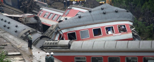 Aumentan a 19 los fallecidos por descarrilamiento tren en este de China |