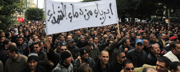 Reuters | "Queremos explicarle al señor Ghannouchi la definición de "revolución": significa un cambio radical, no mantener al mismo primer ministro", dijo un manifestante.