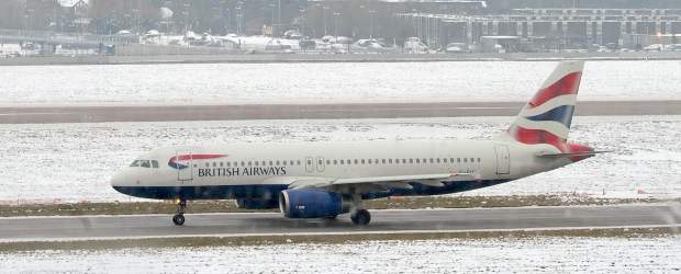 Miles de pasajeros están bloqueados en los aeropuertos europeos | Reuters | British Airways (BA) informó que este martes habrá trastornos importantes desde y hacia Heathrow.