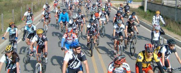 El ciclopaseo le imprime vuelo al Clásico | Archivo | El ciclopaseo de ciclomontañismo es otra puerta que se abre dentro del Clásico EL COLOMBIANO-Indeportes Antioquia. En compañía de Bike House se cumplirá la primera edición, para que la gente goce con la cicla de montaña.