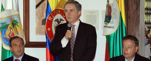 Cumplimiento, pedido de Uribe al Congreso | Róbinson Sáenz | El Presidente Uribe presidió un consejo de seguridad en Itagüí, donde les pidió a los congresistas un excelente comportamiento durante este último período legislativo.
