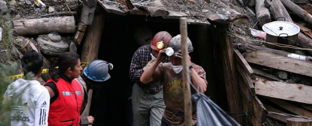 Hallados los cadáveres de los dos trabajadores atrapados una mina de Tasco, Boyacá | Archivo | Los trabajos de rescate en la mina La Esperanza no fueron fáciles debido a la acumulación de gases y a que no se conocía en qué punto exacto estaban los mineros.