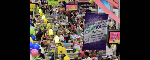 Madrugón de ofertas Intelecto | Róbinson Sáenz | Una jornada de madrugón y ofertas fue la que vivieron ayer cientos de suscriptores de EL COLOMBIANO en el almacén Exito de El Poblado.