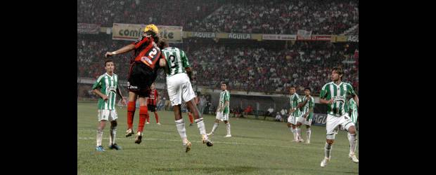 Nacional volvió con un buen punto | Colprensa-Cúcuta | Nacional tuvo un partido de aceptable desarrollo en la frontera, y empató a un gol con el Cúcuta Deportivo. Fue práctico y eficaz con pocas opciones de anotar. En defensa pasó líos en el primer tiempo, pero después se aplacó.