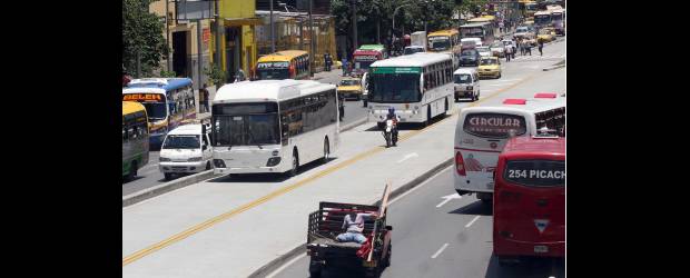 Operación de metroplús, en enero: Smith | Archivo | El secretario de Tránsito, Ricardo Smith, sostiene que los buses para metroplús deben llegar en noviembre. En la imagen, algunos de demostración.