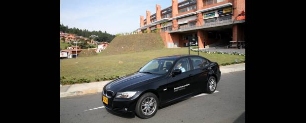 BMW 320 ahora con el poder del diesel | | Desempeño eficiente desde la parte baja del tacómetro, con una entrega de potencia sostenida y recuperación firme es lo que encuentra el conductor de este modelo que la casa alemana BMW está comercializando recientemente en el mercado nacional.