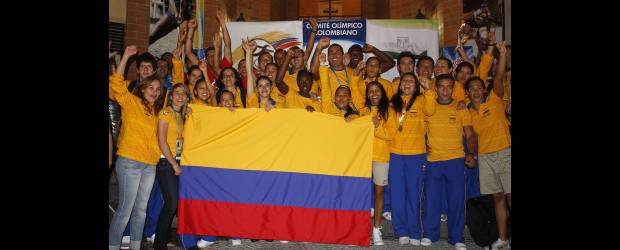 La casta de los atletas puso a gozar a todo el país | Luis Eduardo Noriega, Colprensa | En la Casa de Colombia que montó el Comité Olímpico en Medellín durante los Juegos, varios medallistas recibieron anoche sus premios en dinero y, de paso, derrocharon alegría por el título general. La ciudad despide hoy el certamen.