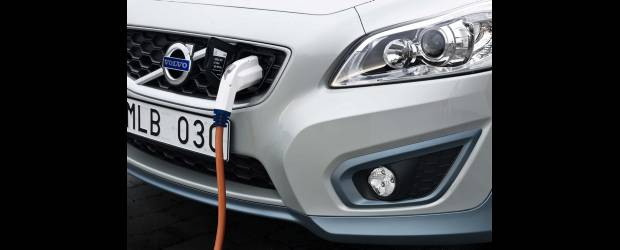 Volvo enchufable en 2012 | | Ahora en manos de la china Geely, la marca de origen sueco no abandona su estrategia de estar a la vanguardia en la tecnología automotriz.