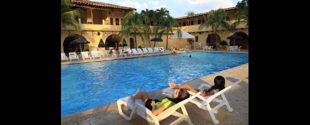 El top 10 de los hoteles paisas | Donaldo Zuluaga | Durante los dos últimos meses y bajo la nueva dirección del experto en turismo Alonso Monsalve, la cara del tradicional Hotel Mariscal Robledo, en Santa Fe de Antioquia ha cambiado por completo. Sus amplias zonas de recreación y esparcimiento invitan al descanso familiar en medio de buen gusto y confort.
