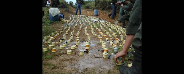 Hallan caleta con material explosivo | Cortesía | Las minas eran de fabricación artesanal en tuvo PVC.