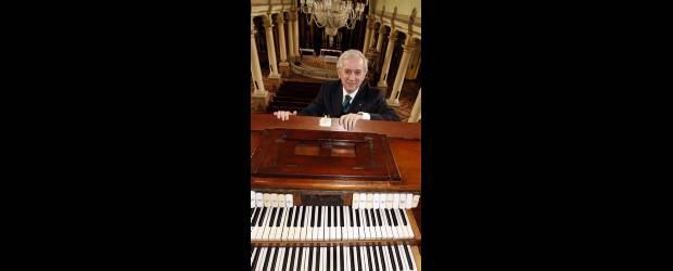 Colombia, al ritmo del órgano | Jaime Pérez | Este organista, que nació en Envigado, y desde hace unos 33 años toca el instrumento, ahora hace sonar la música colombiana. Estará el 20 de julio en España, con motivo de la conmemoración del Bicentenario de Independencia.