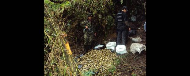 Farc no podrán sembrar 1.500 minas en Oriente | Cortesía Ejército | El Ejército tiene identificada una de las estrategias del frente Noveno para atentar contra la Fuerza Pública: la siembra indiscriminada de minas antipersonal. La última caleta incautada por las tropas fue descubierta en zona montañosa de Sonsón, con explosivos para fabricar 1.500 artefactos.