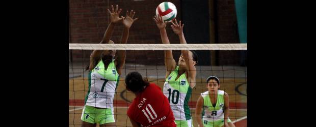 La belleza no fue suficiente | Jaime Pérez | Antioquia, actual campeona, quedó en problemas en la segunda edición del Supervolei al perder los dos partidos con Atlántico. El viernes juega en Itagüí.