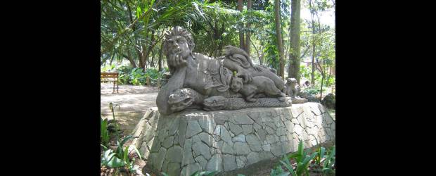 José H. Betancur y su Madremonte | Toamda De Picsdigger.com | Esta es la escultura en cuestión. Está ubicada en el Jardín Botánico.