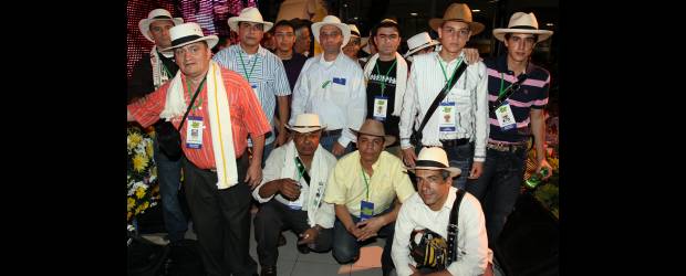 Los reyes están en Monterrey | Julio César Herrera | De diversos municipios de Antioquia, en su mayoría con gran experiencia y curtidos en el arte de la improvisación, son los participantes del festival de la trova de Monterrey. Uno de ellos será elegido mañana como nuevo rey.