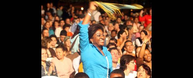 Melómanos demuestran su amor por el folclor | Archivo | Hoy, en la quinta noche del Parque Cultural Nocturno, el turno es para el son y el bolero con el bolero tradicional del Trío Martino.