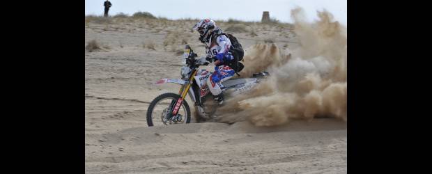 Mateo superó el reto chino de Taklimakan | | La arena, uno de los terrenos más difíciles que puede enfrentar un motociclista, fue la compañera permanente de Mateo Moreno y 50 corredores más en moto durante esta nueva versión del Rally de Taklimakan.