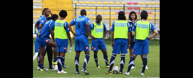 Arranca la lucha por puestos en la Selección | Raúl Palacios-colprensa, Bogotá | Pablo Armero reconoce que tendrá una competencia fuerte con Juan David Valencia por un puesto en la Selección que el viernes jugará con Venezuela.
