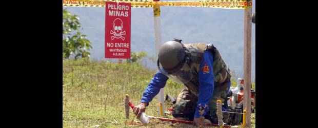Mueren cuatro soldados en campo minado | Archivo | En las zonas rurales de Anorí el Ejército le hace frente, en forma decidida, a los campos minados con los que las Farc protegen los cultivos de coca.
