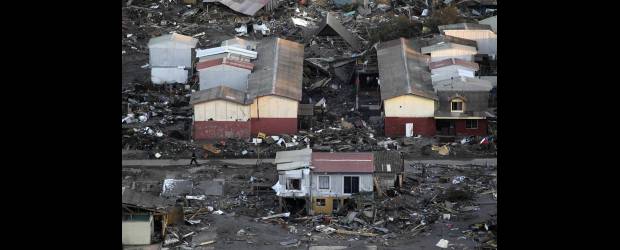 Chile recordó un año del trágico terremoto | Archivo | El terremoto de 8,8 grados Richter generó un tsunami que devastó la costa del centro sur de Chile y dejó sin hogar a miles de personas.
