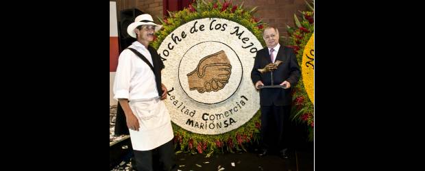 Murió Mario Jaramillo, empresario ejemplar | Archivo | Este fue el momento en el que, en 2008, el líder empresarial Mario Jaramillo recibió la distinción Empresario Ejemplar de Fenalco en La Noche de los Mejores. Un hecho que reafirmó su compromiso y el de su organización por la calidad.