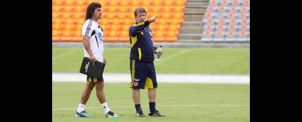 La Selección, a la cancha santafesina | Hernán Vanegas | Bolillo Gómez y Leonel Álvarez lideran, desde hoy, la preparación de la Selección de mayores en suelo argentino. El reto de la Copa América está encima.