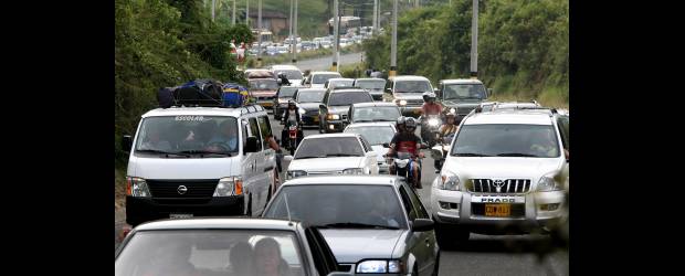 Paciencia que se midió por kilómetros | Juan Antonio Sánchez | A pesar de que el reporte de las autoridades fue de normalidad en cuanto al ingreso de vehículos desde el Occidente, los usuarios de la vía tuvieron que asumir con paciencia las demoras por la densidad de tránsito hacia Medellín.