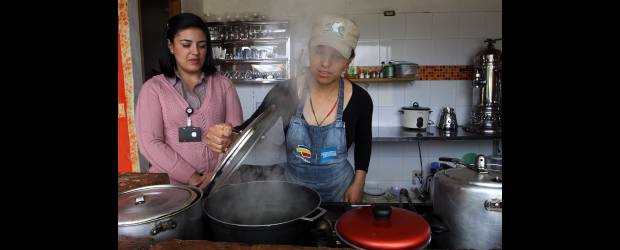 Mujeres que dan a luz una nueva ilusión | Fotos Robinson Sáenz | Quincenalmente Gloria Arredondo, dueña de Empanadas La Gloria, consume 50 kilos de maíz y su portafolio de productos abarca más de 20 referencias.