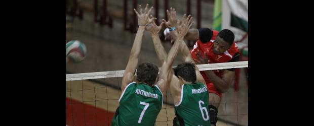 Antioquia mantiene la vida en Supervolei | Hernán Vanegas | Antioquia logró su primera victoria en la serie final del Supervolei.