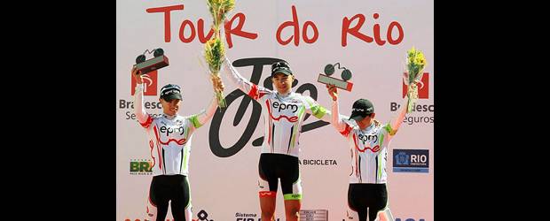 Juan Pablo Suárez trae de Río de Janeiro el título de campeón | Cortesía Epm-une, Río De Janeiro-Brasil | Todo el podio en el Tour de Río de Janeiro fue para el equipo colombiano de EPM-Une con Jaime Castañeda, Juan Pablo Suárez (centro) y Eduard Beltrán.