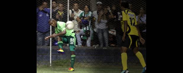 Campeón que llevó la luz al Politécnico | Manuel Saldarriaga | Dorlan Pabón, que vivió algunos embates de las jugadas fuertes de los chicos de Alianza Petrolera, repite como fórmula en ataque de Carlos Rentería. Nacional probó dos equipos y el titular logró la victoria en el Politécnico JIC.