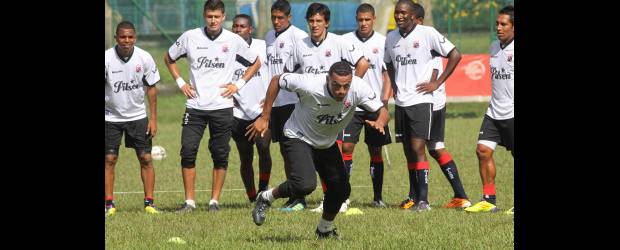 Despega el modelo del Teacher | Hernán Vanegas | El arquero Bréiner Castillo, quien emprende la marcha, es uno de los hombres de la base que permanece en el Medellín. El equipo rojo buscará estar a la altura de su trayectoria en la Liga Postobón.