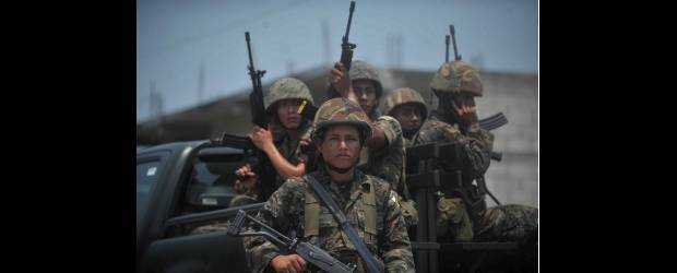Seguridad, reto presidencial | Getty Images | A pesar de la desconfianza que genera la figura del Ejército en los guatemaltecos, las encuestas indican que los electores están cansados de la inseguridad, por lo que se inclinan por propuestas que prometen acabar con la criminalidad y dar un lugar de mayor relevancia a las fuerzas del orden.